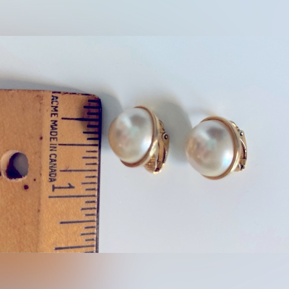 Vintage Pearl Like Clip On Earrings Women’s Earrings - Picture 5 of 5
